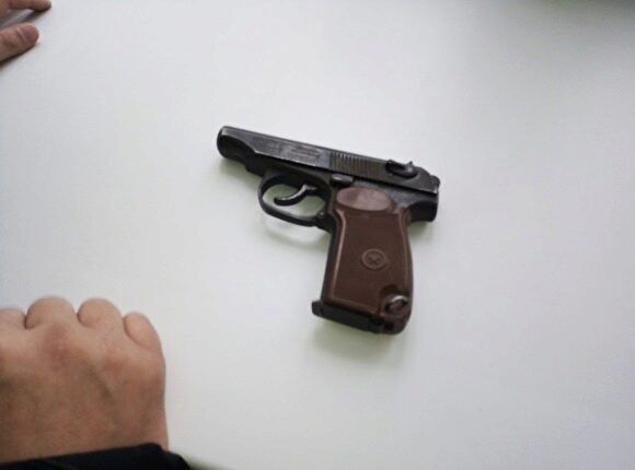 В Челябинске неадекватный родитель с пистолетом устроил разборки в детском саду