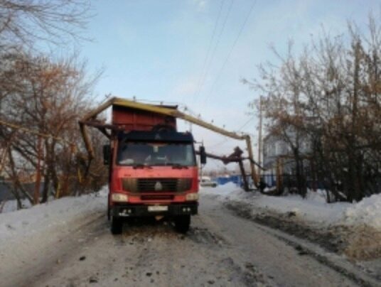 В Челябинске самосвал повредил газопровод, без газа остались 20 частных домов