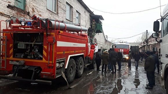 В Екатеринбурге произошел пожар на складе. Эвакуированы 50 человек