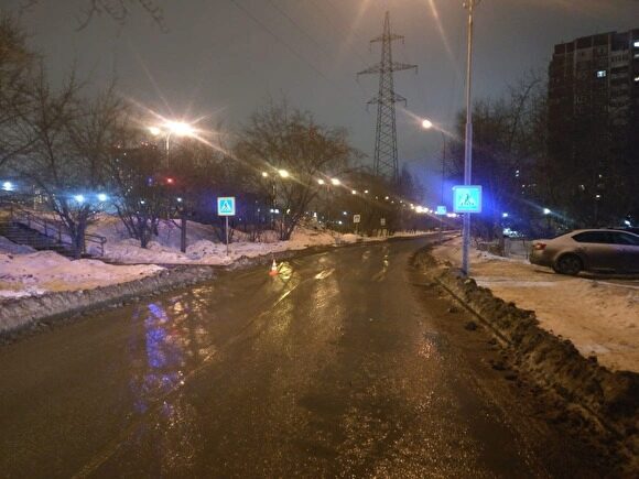 В Екатеринбурге разыскивают водителя, сбившего подростка на «зебре» на ЖБИ