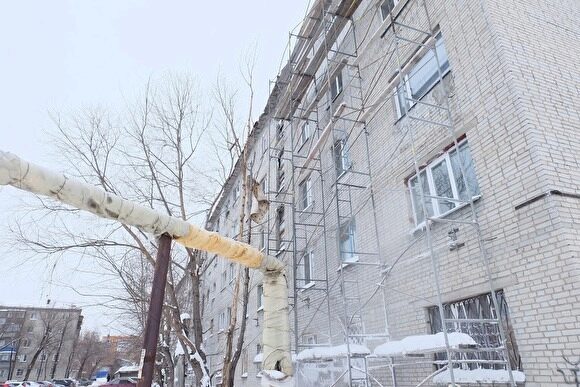 В Каменске-Уральском 12-летняя девочка выпала из окна пятого этажа