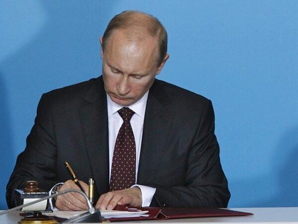 Владимир Путин подписал указ о повышении пособий по уходу за детьми-инвалидами