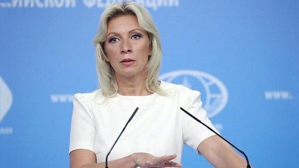 Захарова сказала "спасибо" Помпео, подсказавшему, как миру признать Крым российским