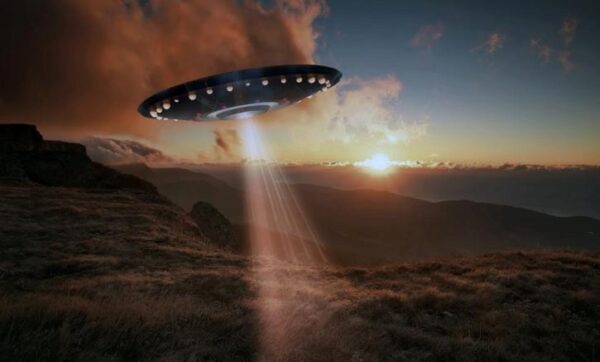 Жители Мексики сняли на видео инопланетный корабль овальной формы
