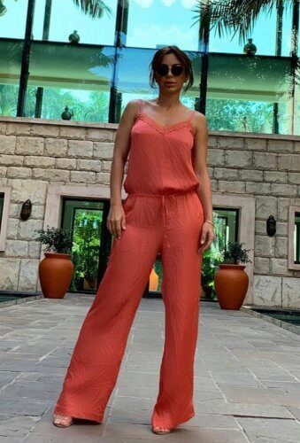 Ани Лорак гуляла по Дубаю без нижнего белья