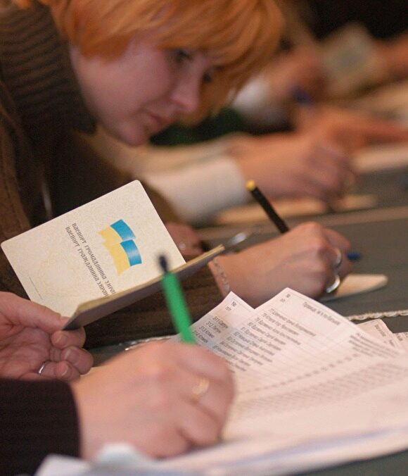 ЦИК Украины опубликовал первые официальные данные по итогам выборов президента