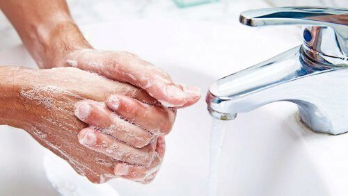 Дерматолог: Частое мытьё рук может представлять существенный вред