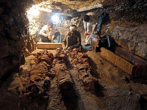 Египет: археологи обнаружили древнюю гробницу с мумиями