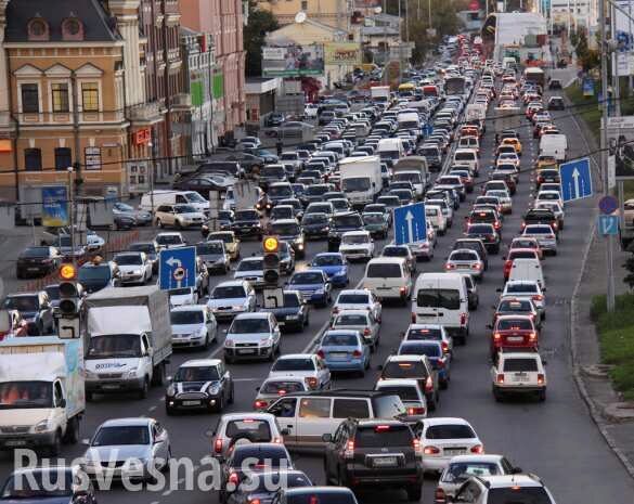 Из-за дебатов Порошенко и Зеленского на въездах в Киев образовались пробки