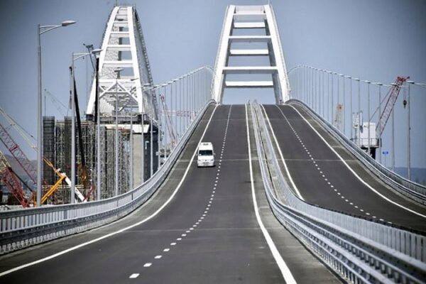 Крымский мост готовят к запуску поездов