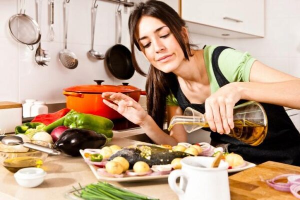 Легкое похудение в области живота обеспечит ужин: диетологи рассказали, что нужно есть, чтобы похудеть
