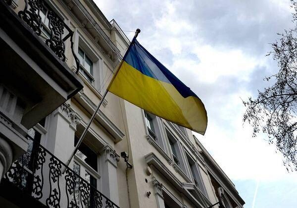 Неизвестный мужчина протаранил автомобиль украинского посла в Лондоне
