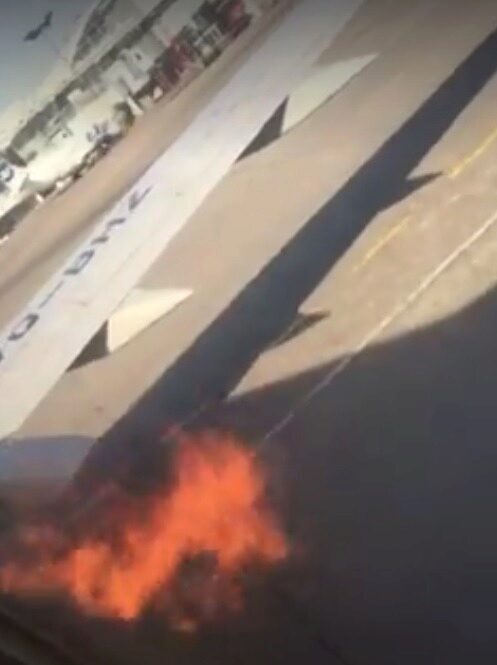 Перед вылетом из Внуково из двигателя самолета Utair вырвалось пламя