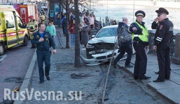 Ранее судимый лихач на BMW врезался в толпу пешеходов в Петербурге (ФОТО, ВИДЕО)