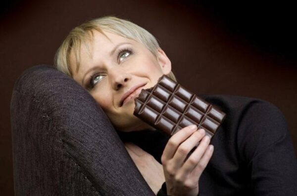 Шоколад спасет от потери слуха и шума в ушах, - новое полезное качество шоколада открыли ученые