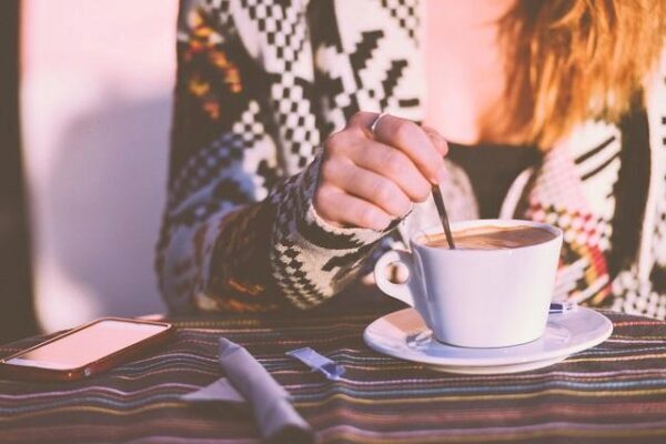 Ученые объяснили, почему женщинам вредно пить кофе