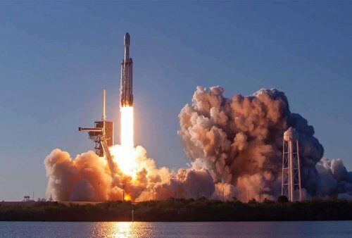 «В космос слетали, в море потеряли»: SpaceX утратила первую ступень ракеты Falcon Heavy