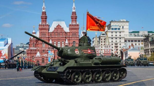В Москву своим ходом прибыла военная техника для Парада Победы
