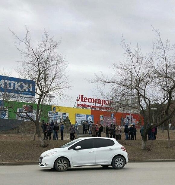 В Екатеринбурге эвакуировали посетителей нескольких крупных ТЦ