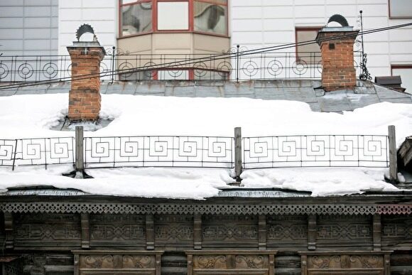 В Екатеринбурге на ребенка упал снег с крыши детсада. Прокуратура начала проверку