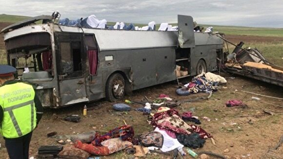 В Казахстане перевернулся автобус: 11 человек погибло, 29 госпитализированы