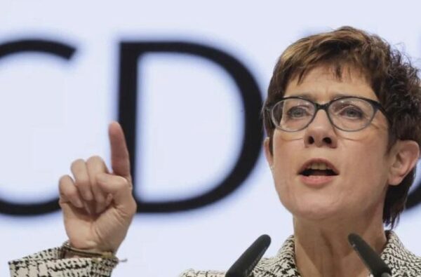 Ангела Меркель должна отбыть полный срок на посту канцлера - глава партии ХДС
