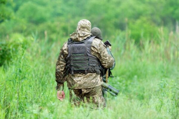 Целые подразделения ВСУ оставляют позиции в Донбассе – военкоры