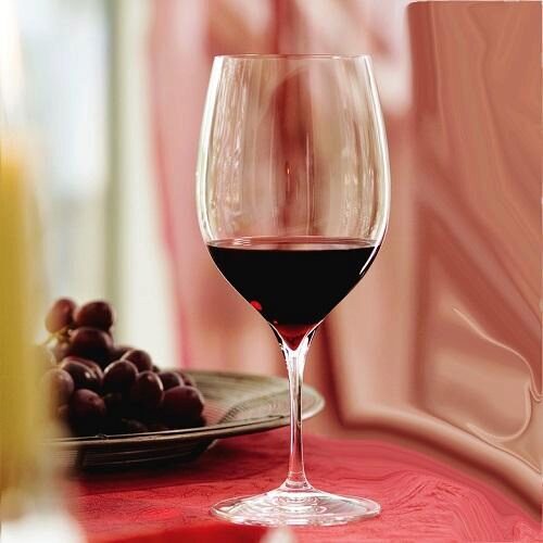 Чем полезно красное сухое вино, рассказали эксперты