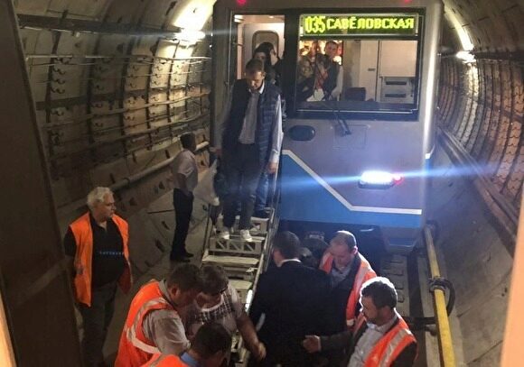 Глава департамента транспорта Москвы извинился перед застрявшими в метро пассажирами