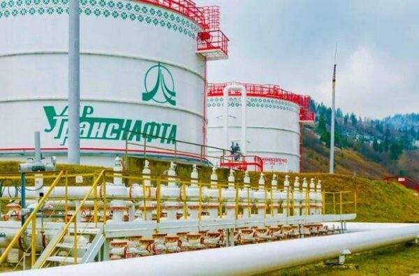 Компания "Укртранснафта" возобновила подачу нефти по нефтепроводу "Дружба"