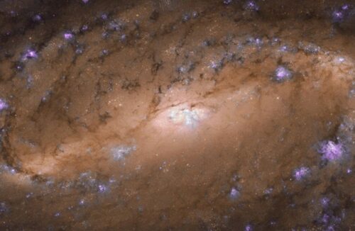 Космический телескоп «Хаббл» запечатлел в созвездии Льва спиральную галактику