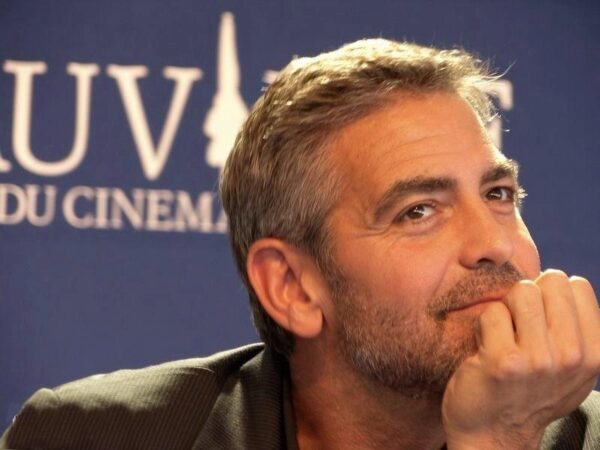 Мишель Пфайффер поздравила Джорджа Клуни с днем рождения и напомнила о старом пари