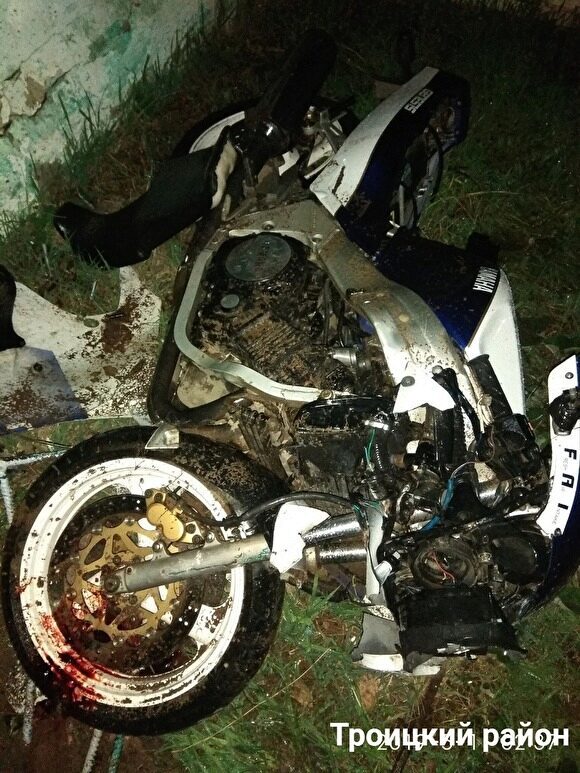 На Южном Урале мотоциклист насмерть разбился, врезавшись в магазин