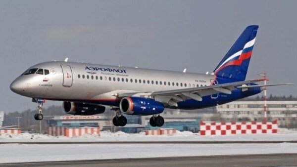Петицию о запрете полетов Sukhoi Superjet 100 подписали более 130 тыс человек