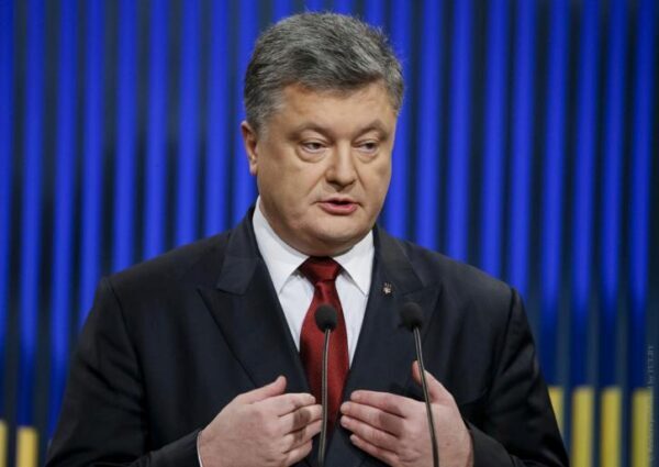 Порошенко предложил крымским татарам предоставить автономию в составе Украины