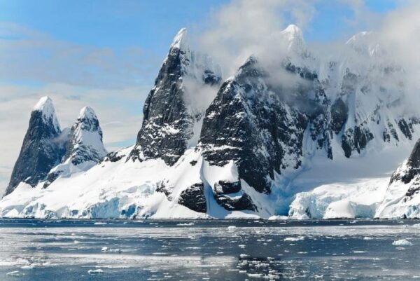 Последняя надежда на спасение Антарктиды неистово тает: полярники нашли новую угрозу