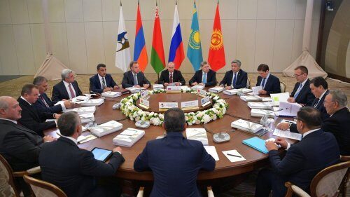 Путин провел беседы с лидерами стран перед саммитом ЕАЭС