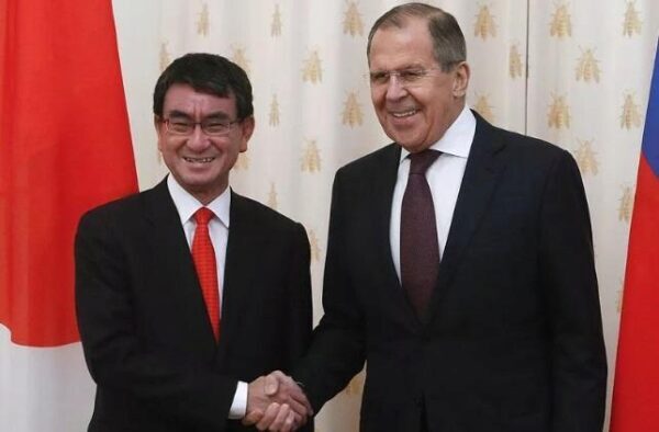 Россия и Япония продолжат работу над достижением мирного договора - МИД