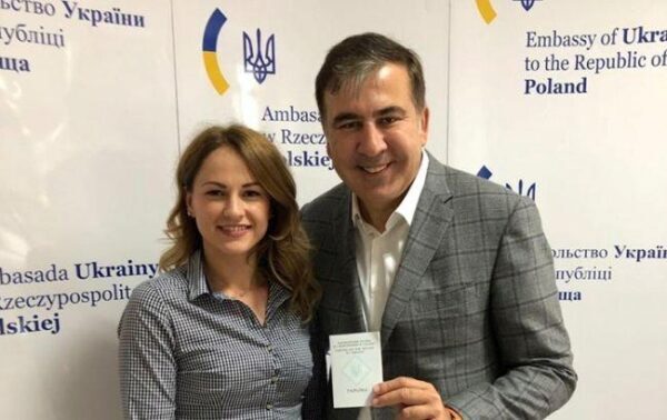 Саакашвили выдали документы для возвращения в Украину