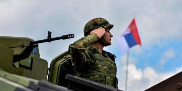 Сербия привела армию в полную боеготовность из-за задержания сербов в Косово