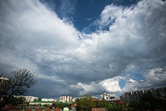 Синоптики предупредили жителей Урала об аномальной жаре и грозах с градом