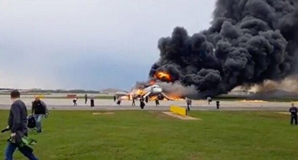СМИ: причиной гибели людей в авиакатастрофе в Шереметьево стали попытки людей спасти багаж