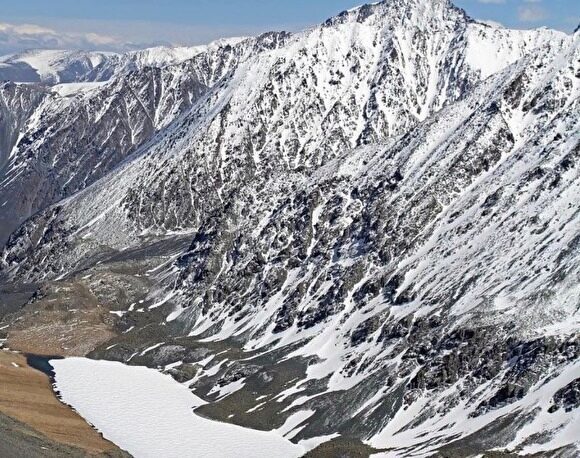 Спасатели обнаружили тело четвертого туриста, погибшего под лавиной на Алтае