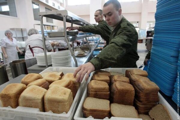 Стало известно, чем кормят солдат в российской армии