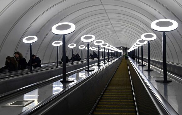 Три станции московского метро закрыты из-за застрявшего в тоннеле поезда