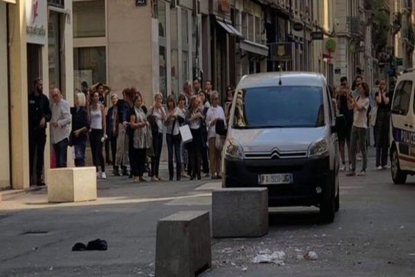 В Лионе прогремел взрыв на пешеходной улице - есть жертвы, начато расследование