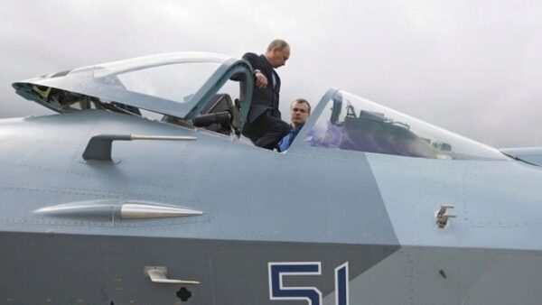 Владимир Путин потребовал оснастить три авиаполка новыми истребителями Су-57