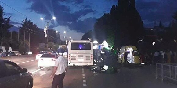 Девять человек пострадали в ДТП с автобусом в Сочи, «скорую» для них вызвал мэр города
