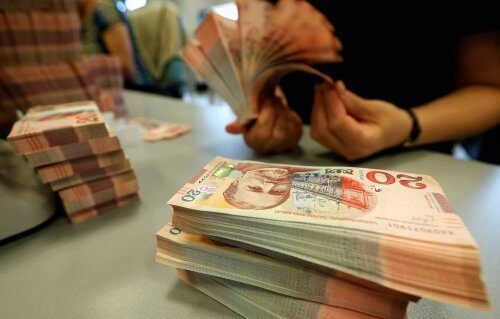 Курс грузинской национальной валюты рекордно обвалился
