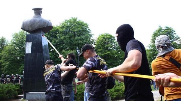 МИД России ждет реакции Зеленского на снос памятника Жукову в Харькове